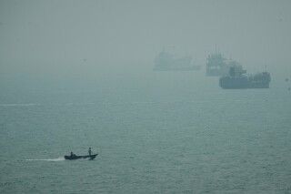 海峡船只.jpg