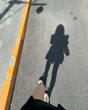 日光正好，与影子结伴而行☀-EAHub外汇论坛